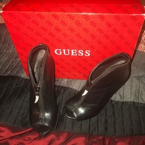 Guess black Conroe peek a boo boot/heels size 5.5